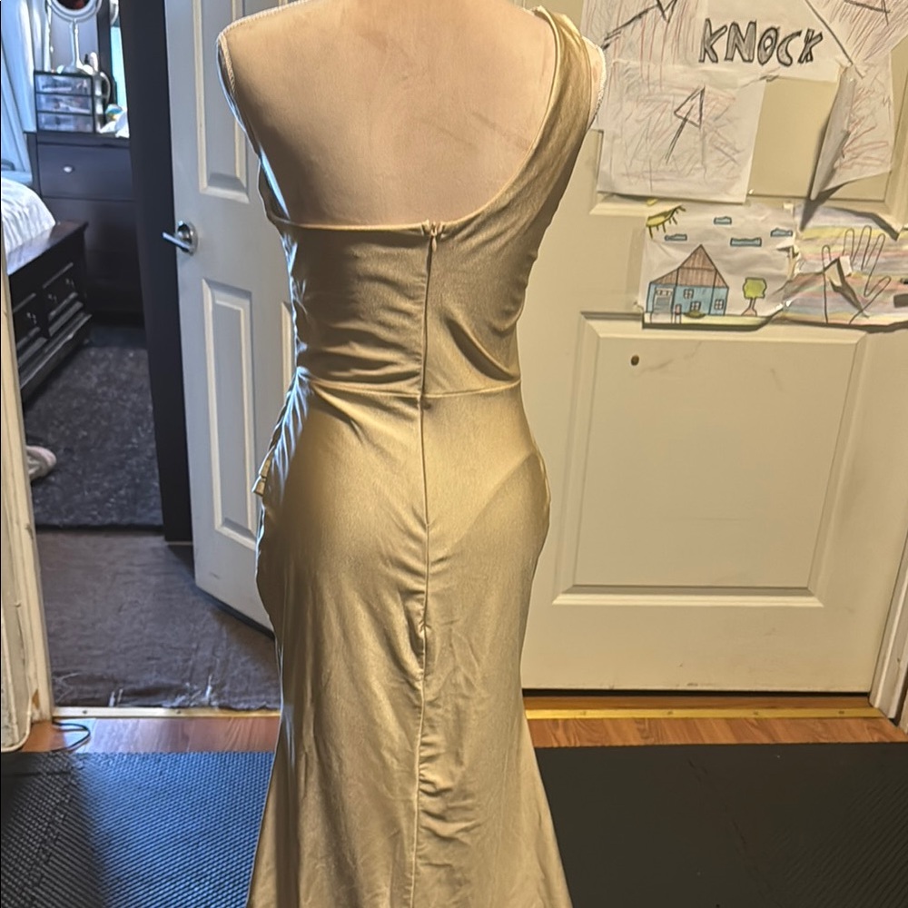 Elegant Gold One-Shoulder Dress